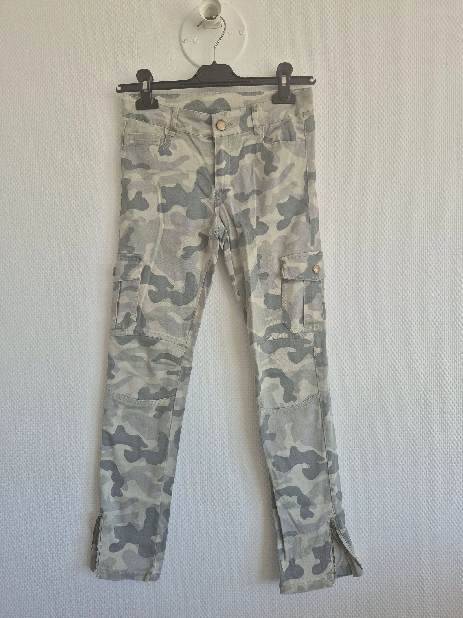 🩶 Jean cargo militaire Tissaia – 12 ans 🩶